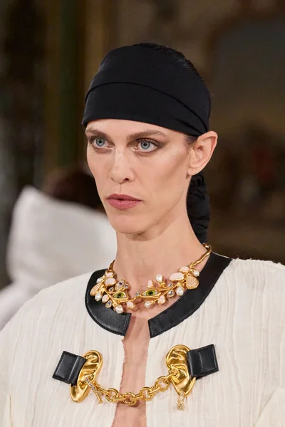 Look 53